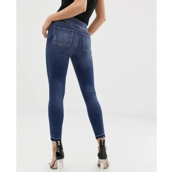 SPANX Distressed Denim Skinny Jean Ankle Raw Hem Jeans Size Medium - Picture 3 of 15